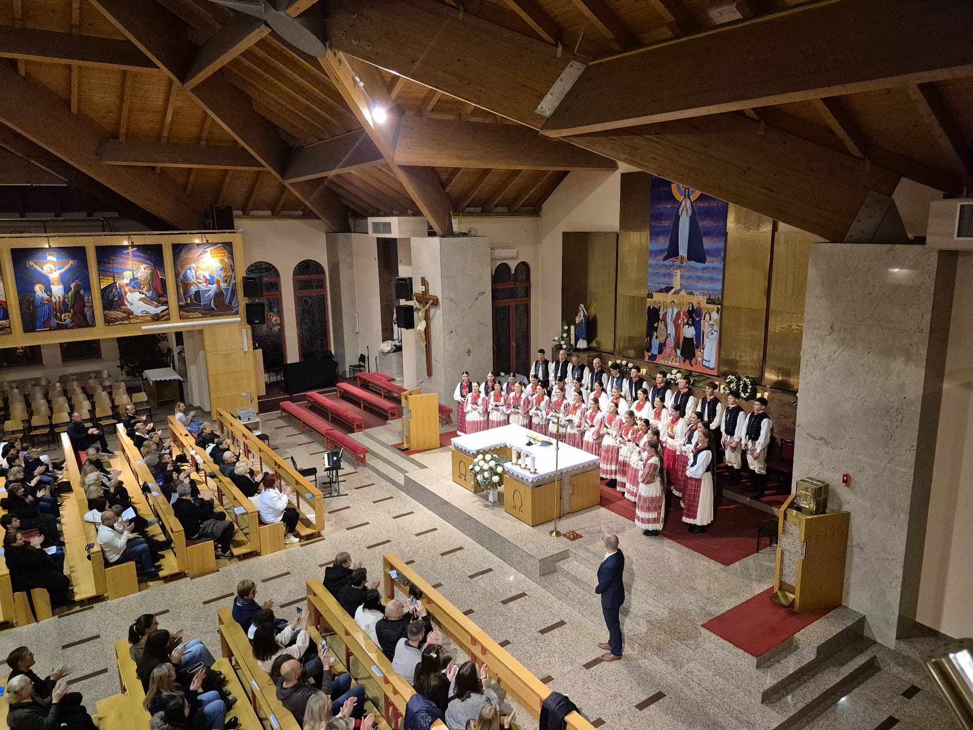 You are currently viewing Folklorni ansambl izvodi koncertni program “Najljepša Adama kćeri”