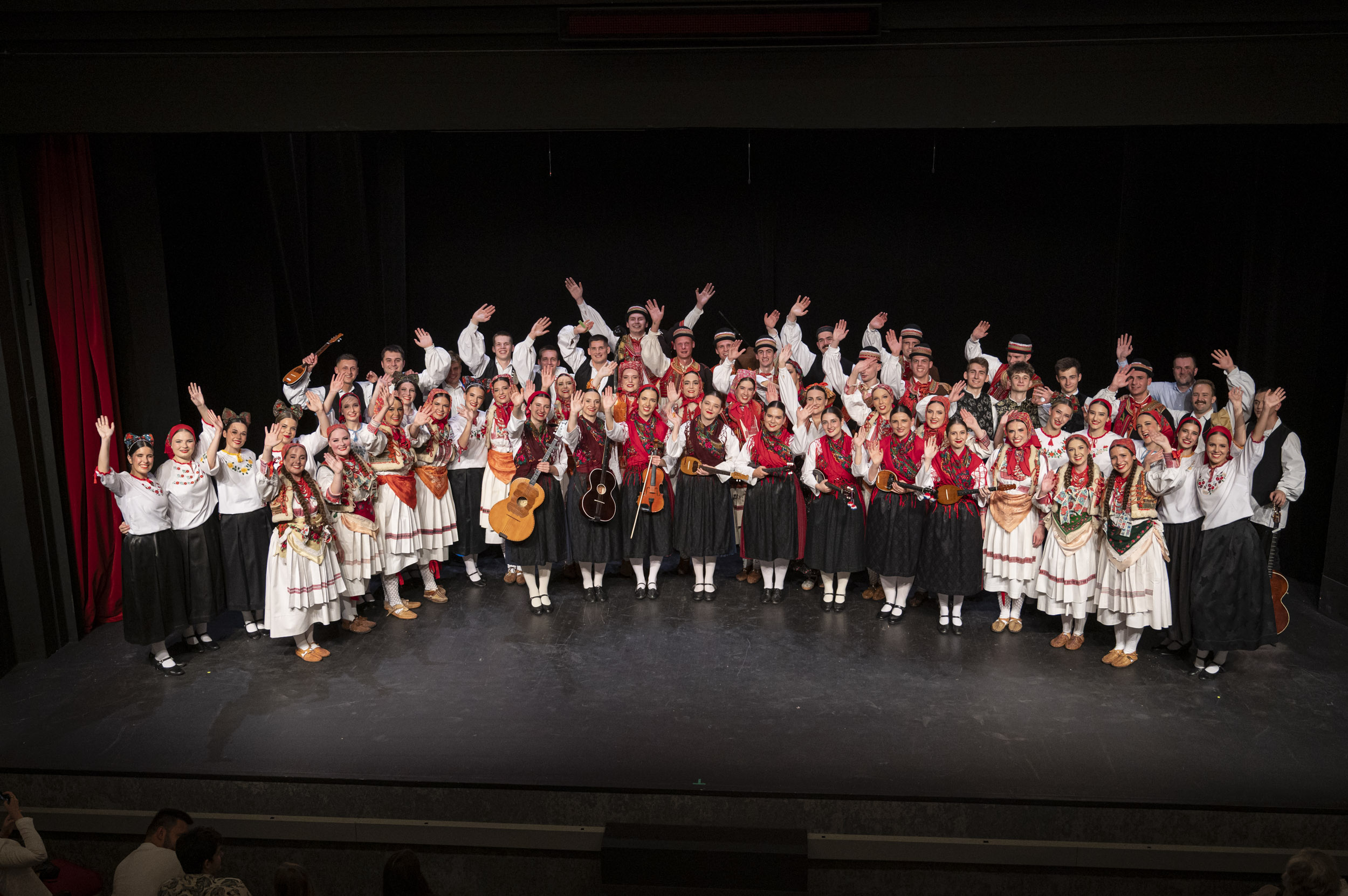 You are currently viewing Folklorni ansambl ispunio Kerempuh do posljednjeg mjesta